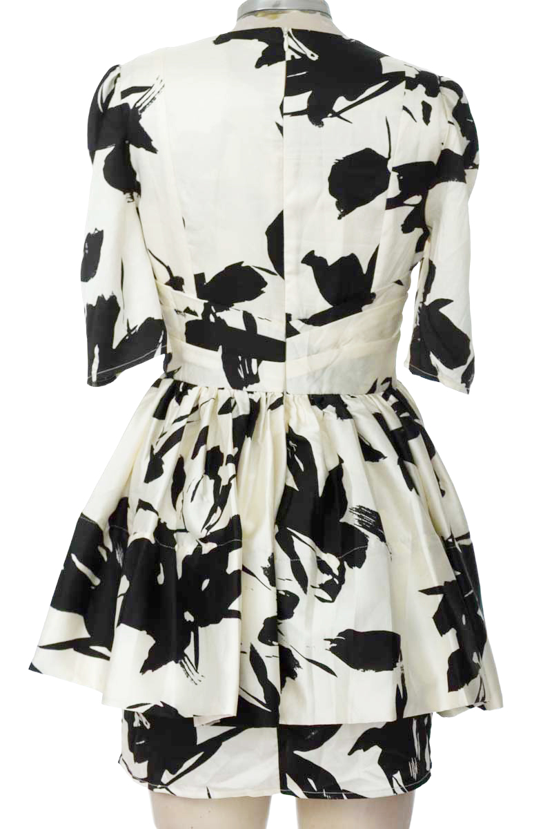 Vestido / Enterizo color Beige - Luxxel