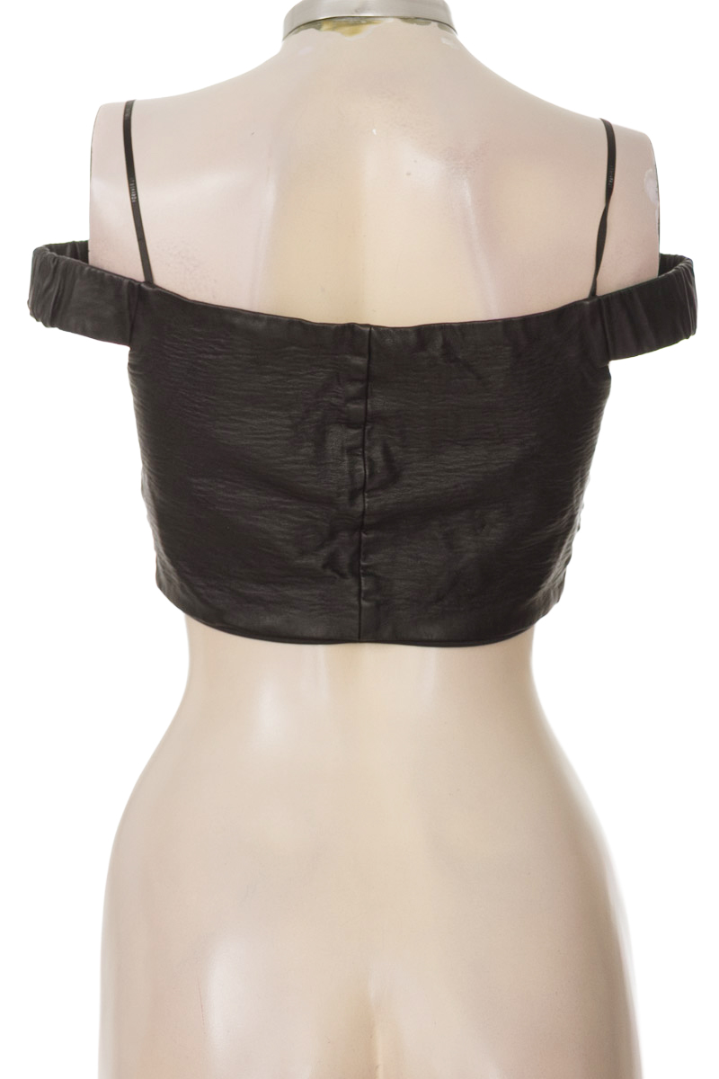 Top / Camiseta color Negro - Forever 21