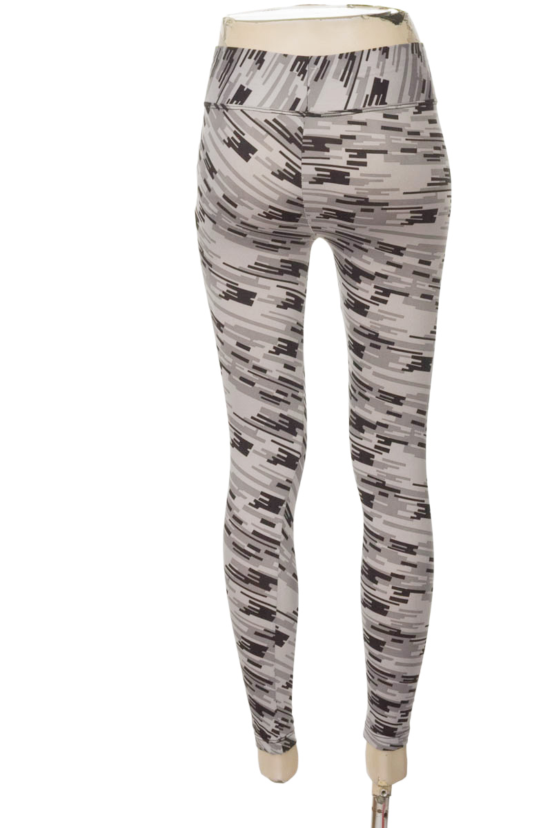 Ropa Deportiva / Salida de Baño color Gris - Closeando