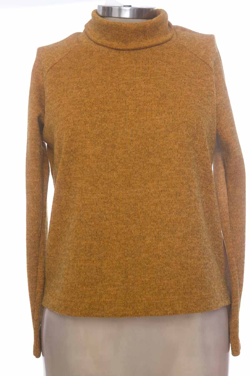 Sweater color Mostaza - Closeando