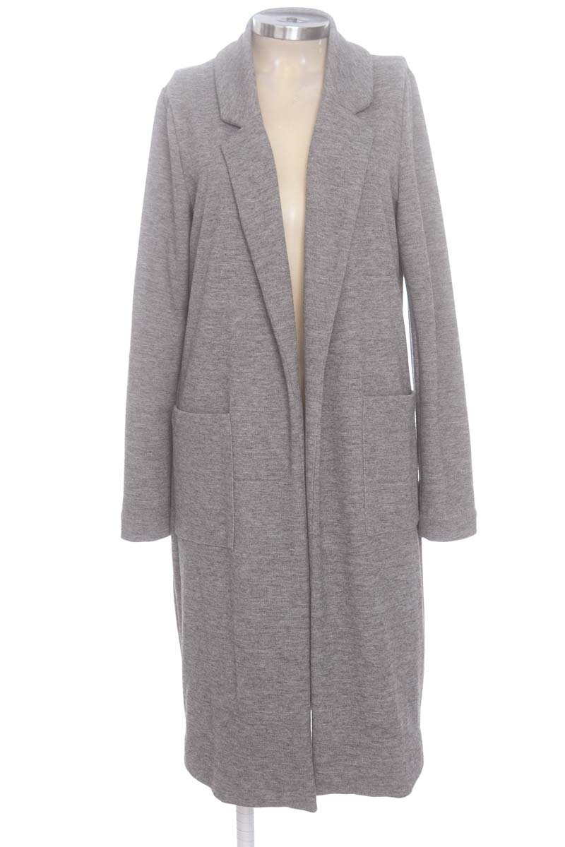 Chaqueta / Abrigo color Gris - Bershka