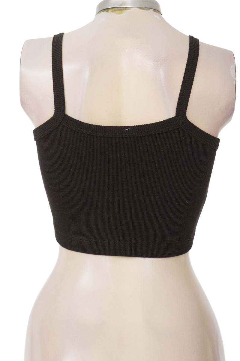 Top / Camiseta color Negro - Closeando