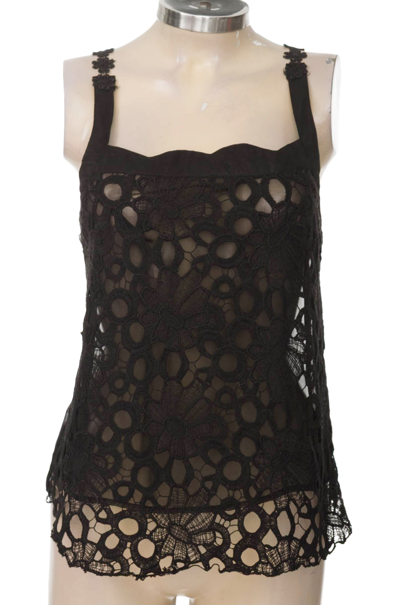 Top / Camiseta color Negro - Closeando