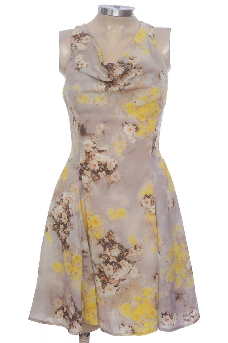 Vestido / Enterizo color Beige - Aakaa