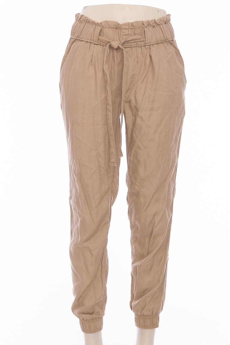 Pantalón color Beige - Hollister | Closeando ®