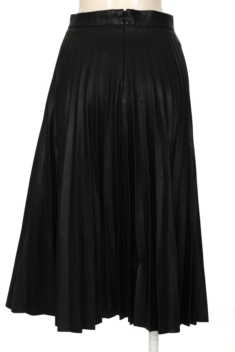 Falda color Negro - Stradivarius