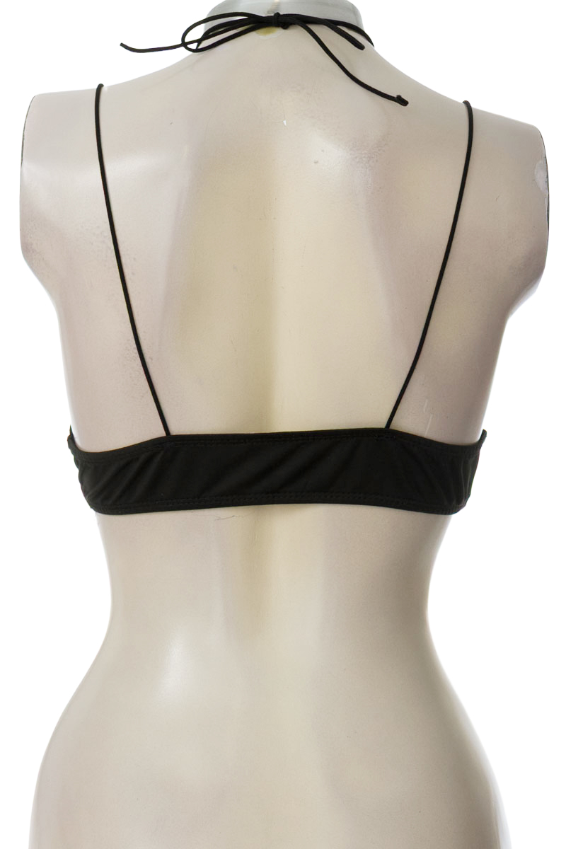 Top / Camiseta color Negro - Closeando