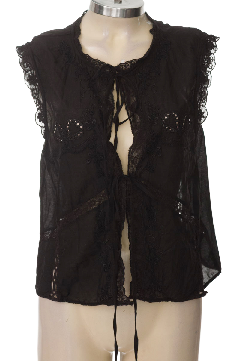 Top / Camiseta color Negro - Zara