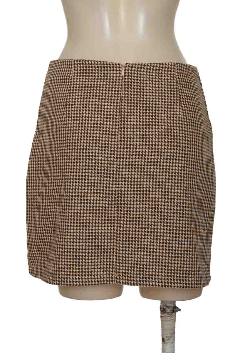 Falda color Beige - Closeando