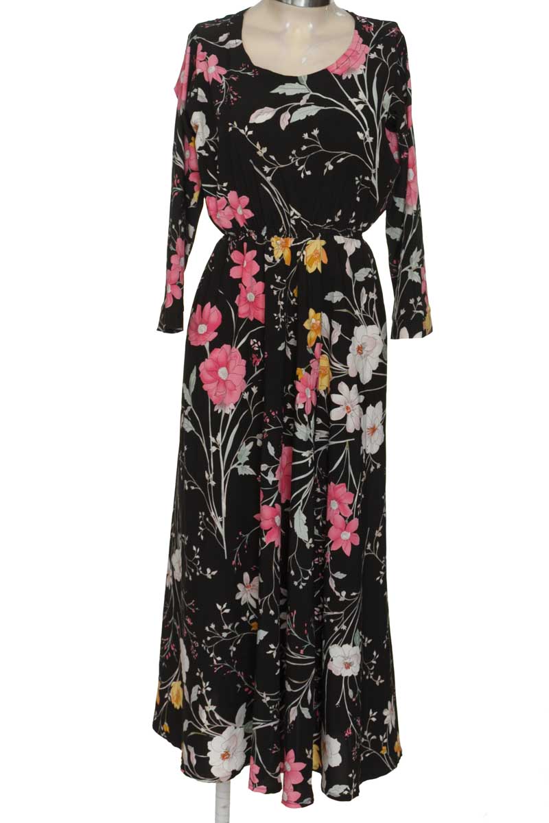 Vestido / Enterizo color Negro - Closeando