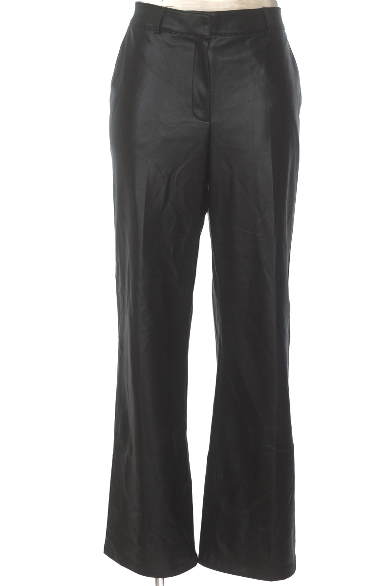 Pantalones color Negro - MNG