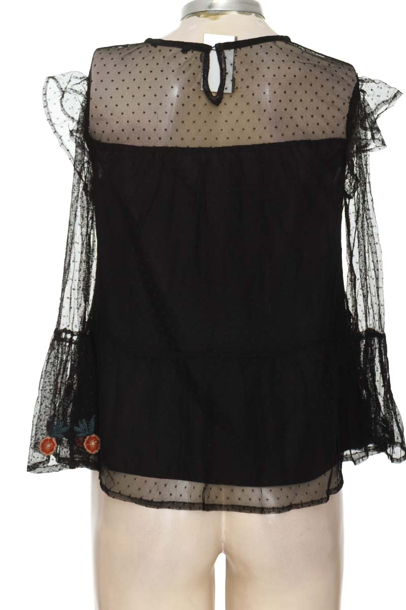 Blusa color Negro - Closeando