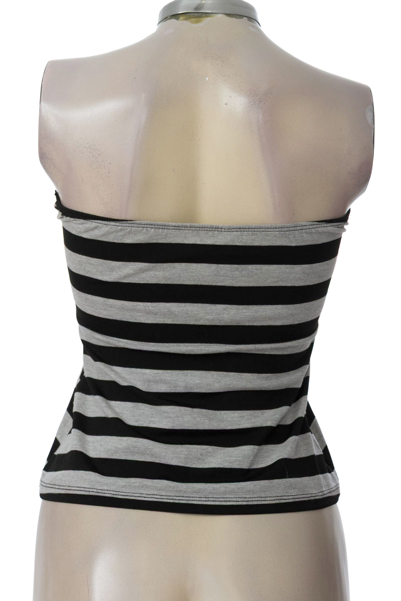 Top / Camiseta color Negro - Carmel