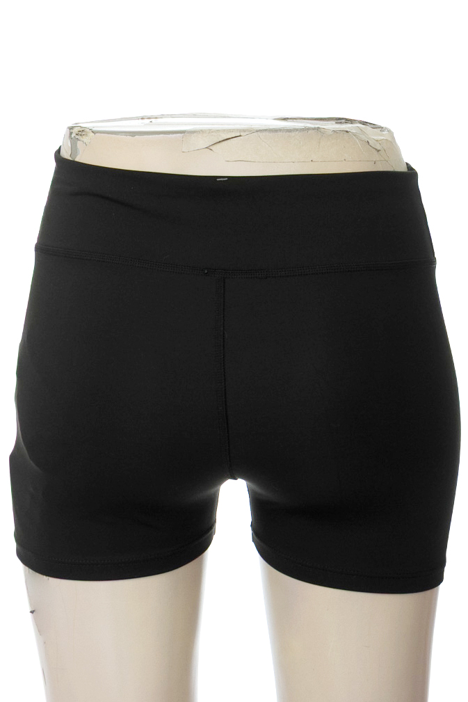 Ropa Deportiva / Salida de Baño color Negro - Closeando