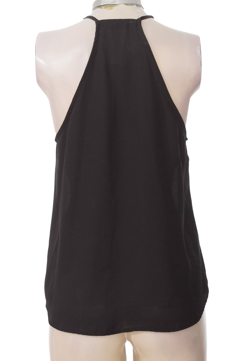 Top / Camiseta color Negro - Celmia Collection