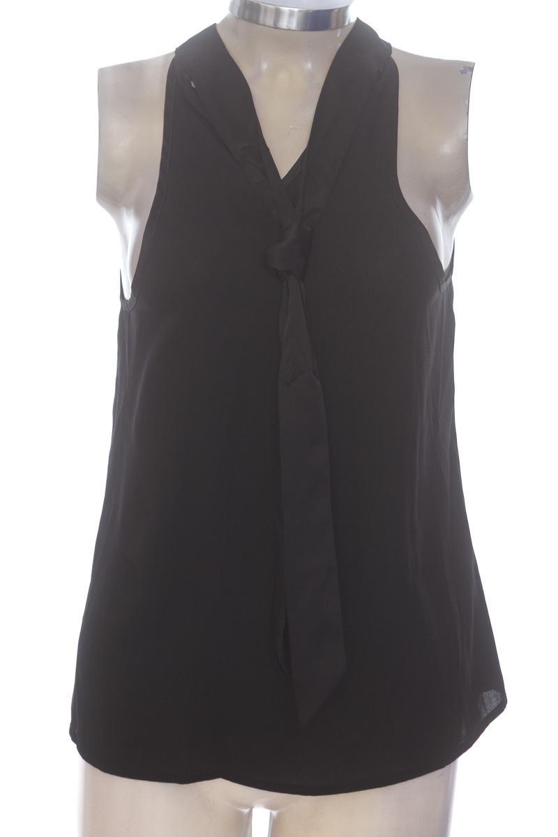 Top / Camiseta color Negro - Closeando
