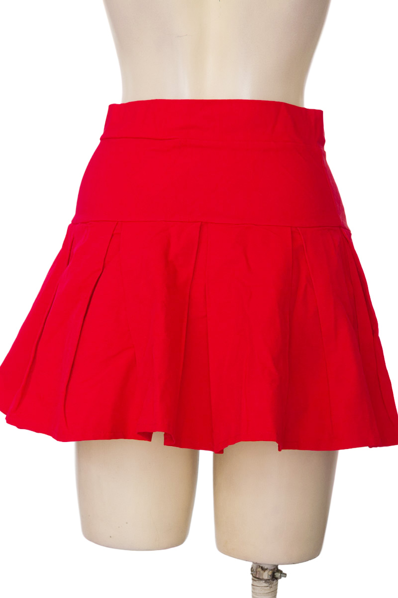 Falda color Rojo - Closeando