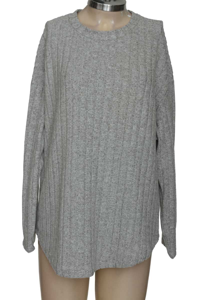 Sweater color Gris - Closeando