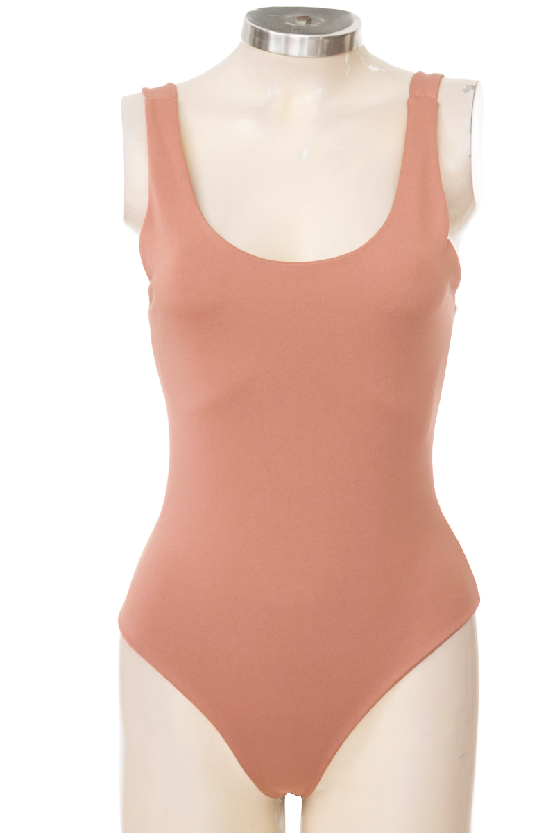 Top / Camiseta color Café - Closeando