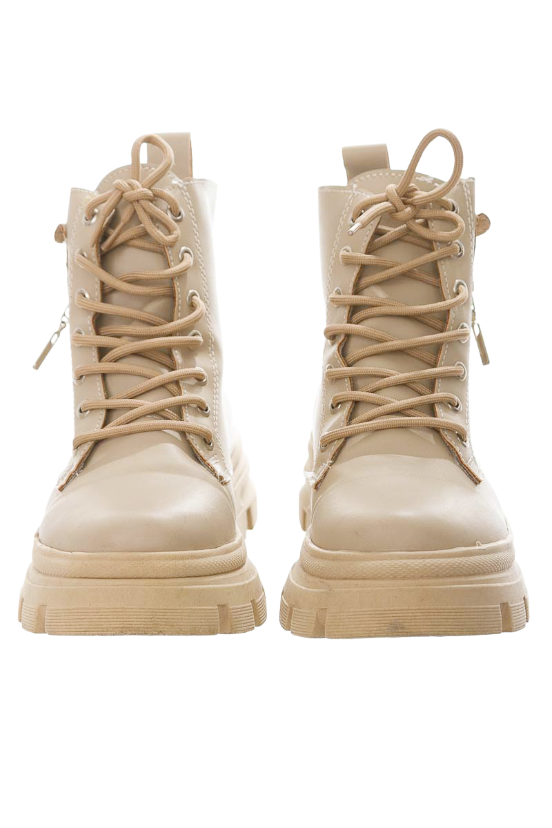 Zapatos color Beige - Closeando