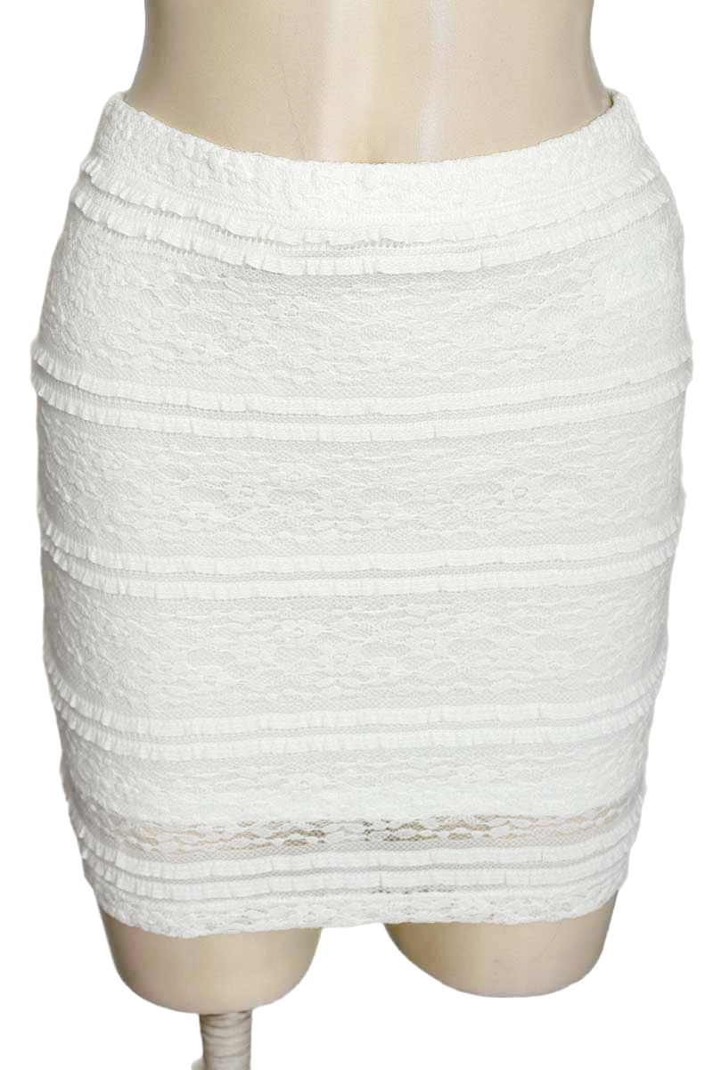 Falda color Blanco - Forever 21