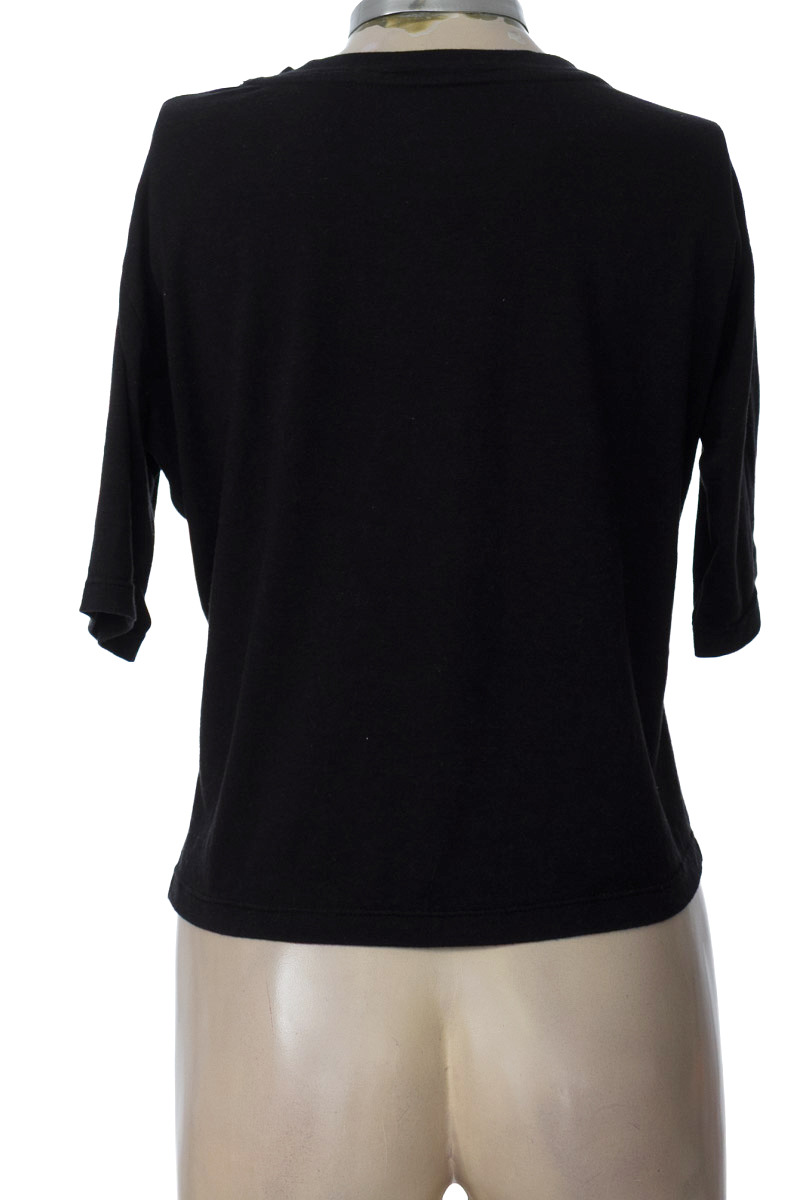 Top / Camiseta color Negro - Carolina Estefan