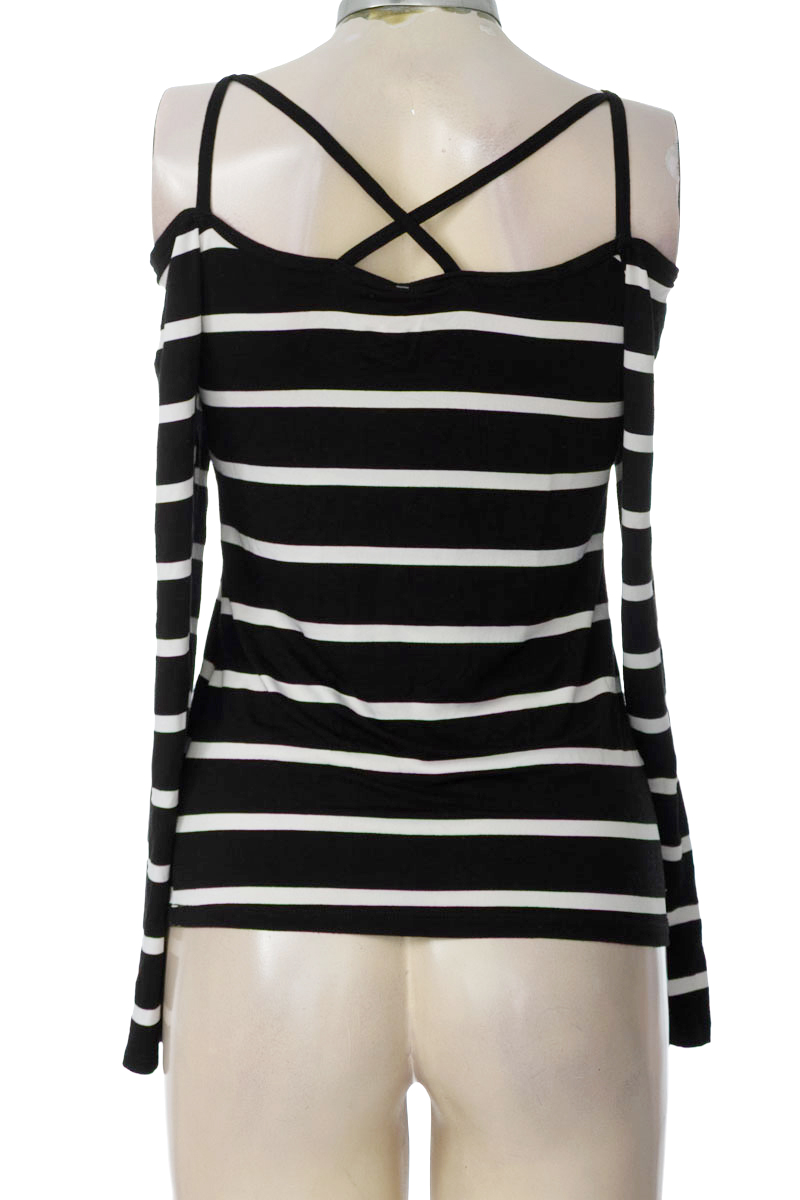 Top / Camiseta color Negro - Lili pink