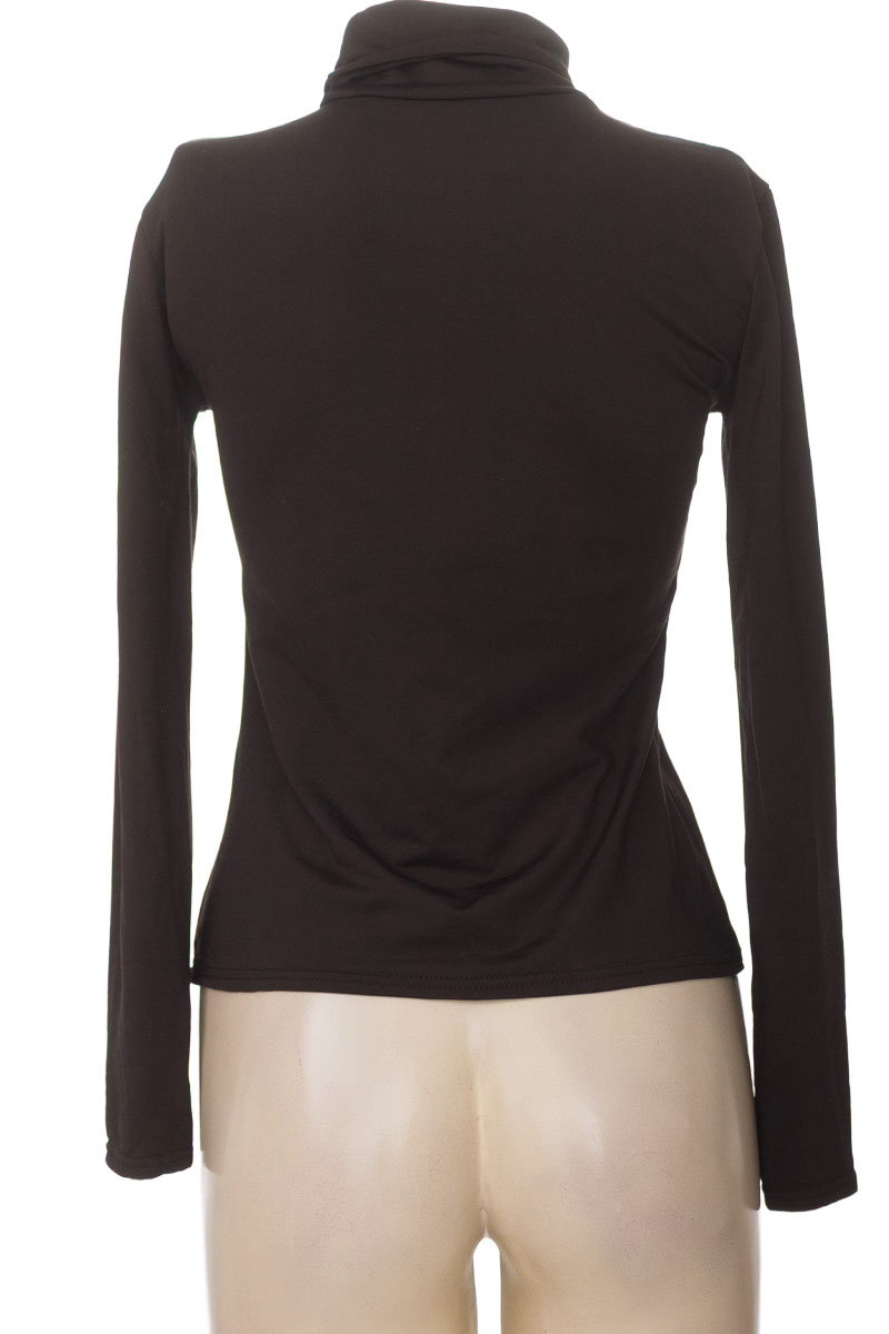 Top / Camiseta color Negro - Closeando