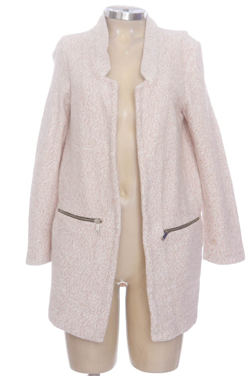 Chaqueta / Abrigo color Rosado - Stradivarius