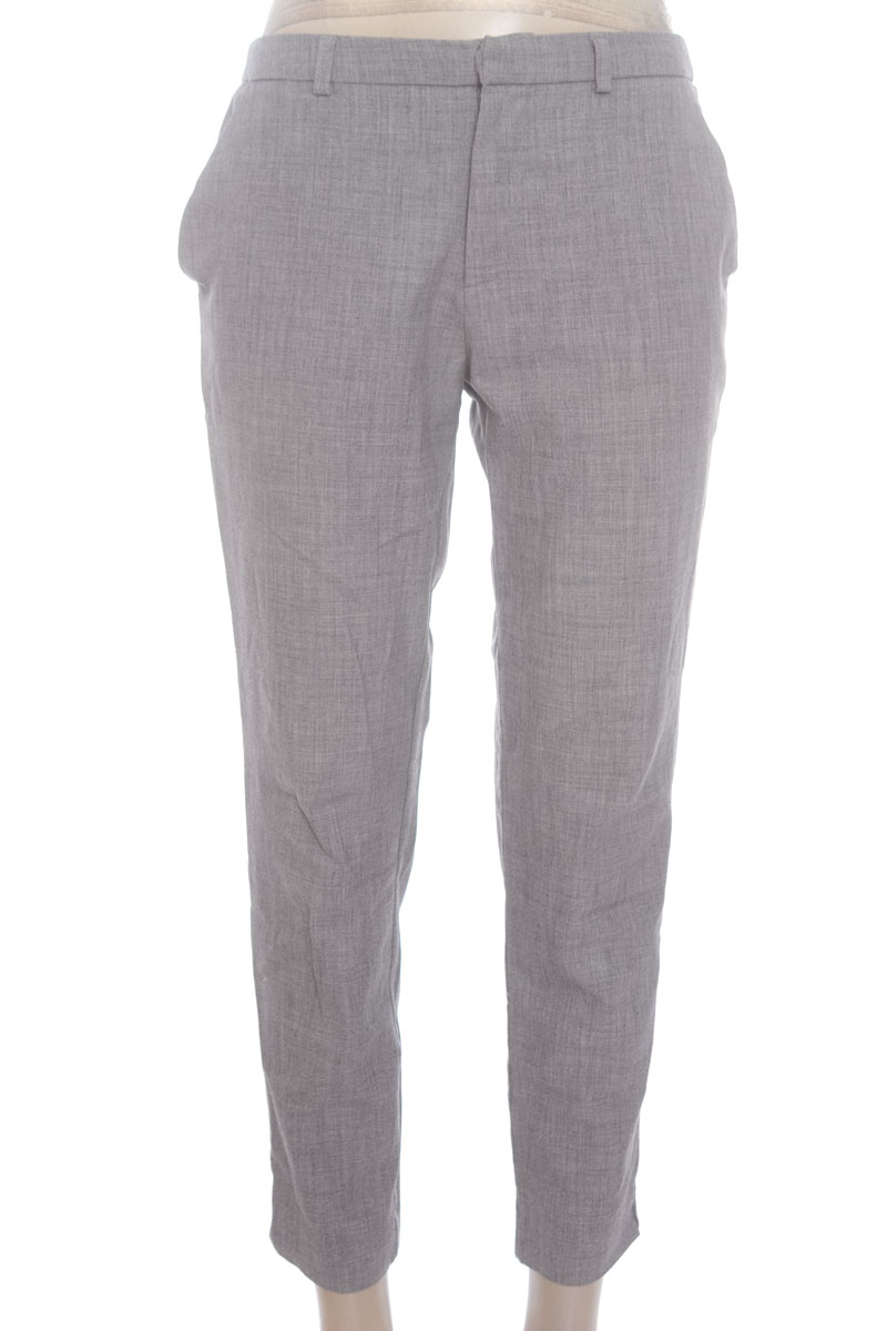 Pantalones color Gris - Stradivarius