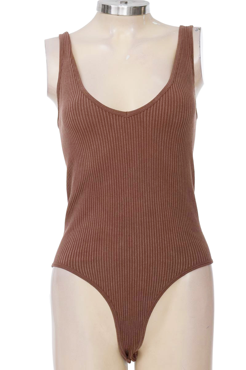 Top / Camiseta color Café - Aura