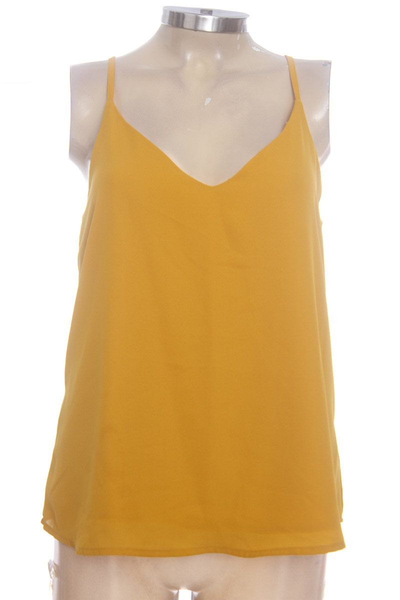 Top / Camiseta color Amarillo - Arkitect
