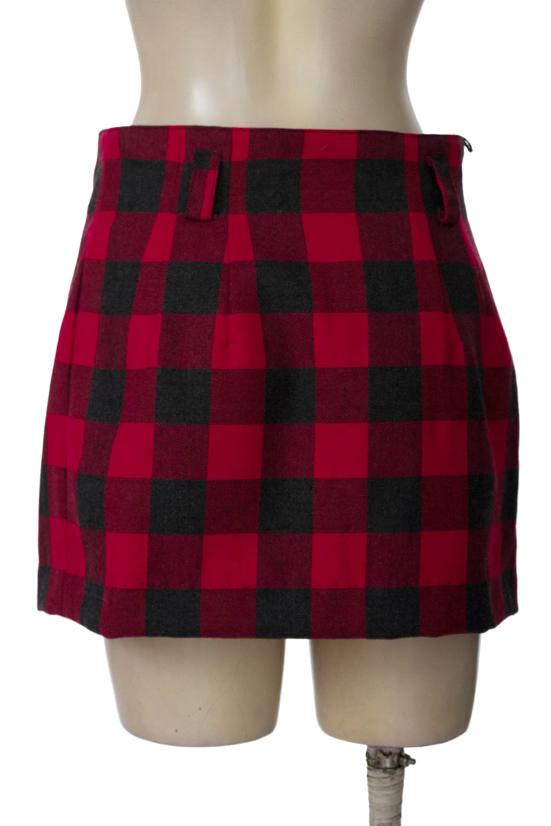 Falda color Rojo - Closeando