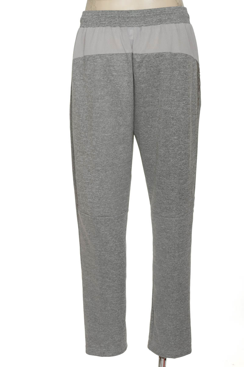 Ropa Deportiva color Gris - Closeando