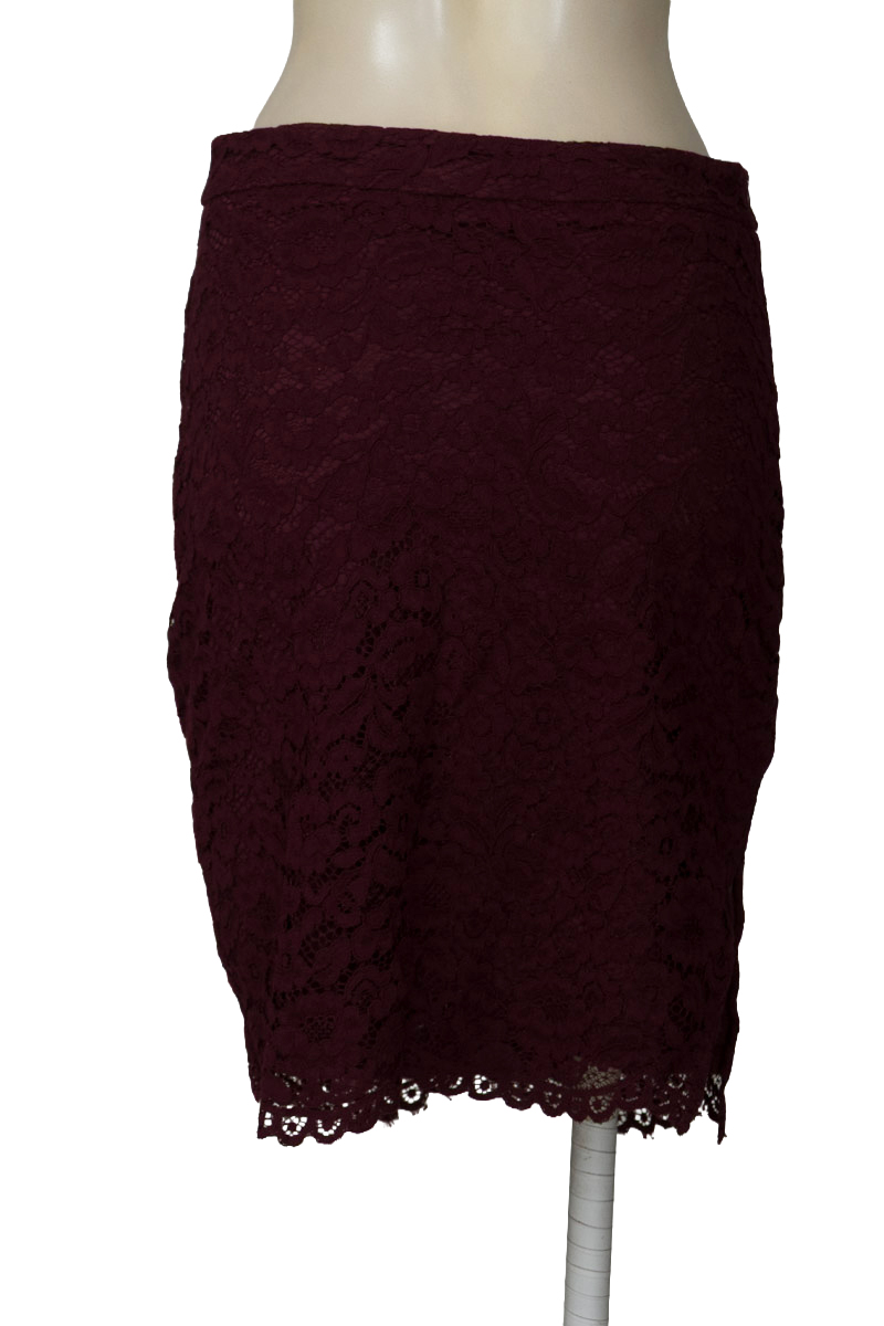 Falda color Vinotinto - NAF NAF