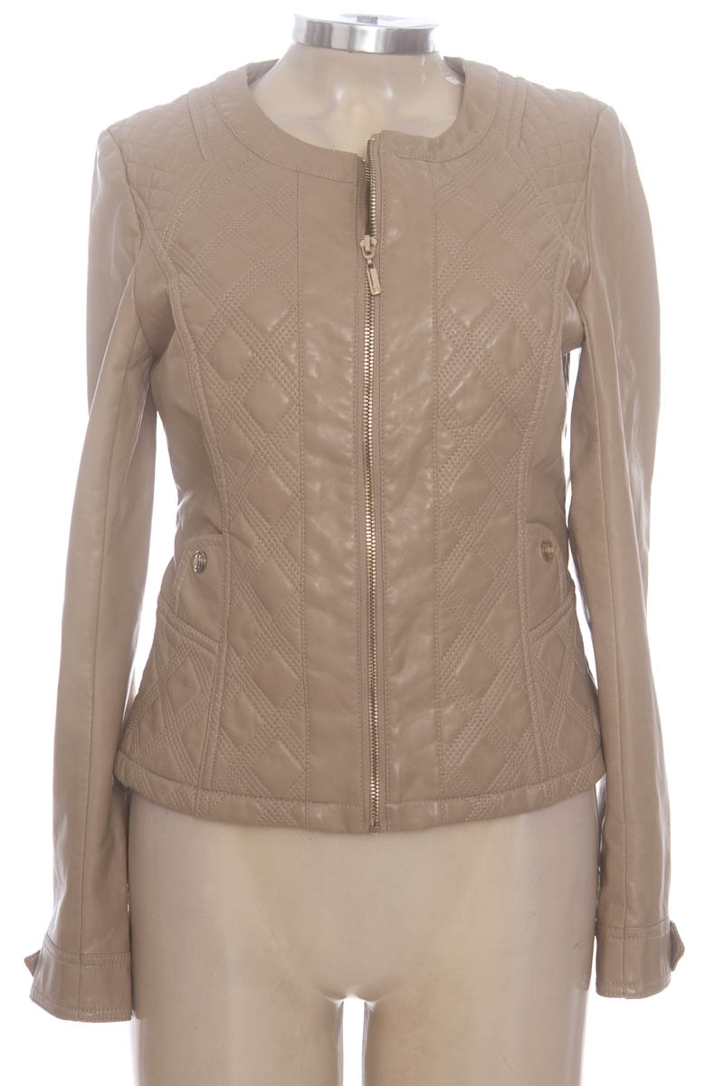 Chaqueta / Abrigo color Beige - Jennifer López