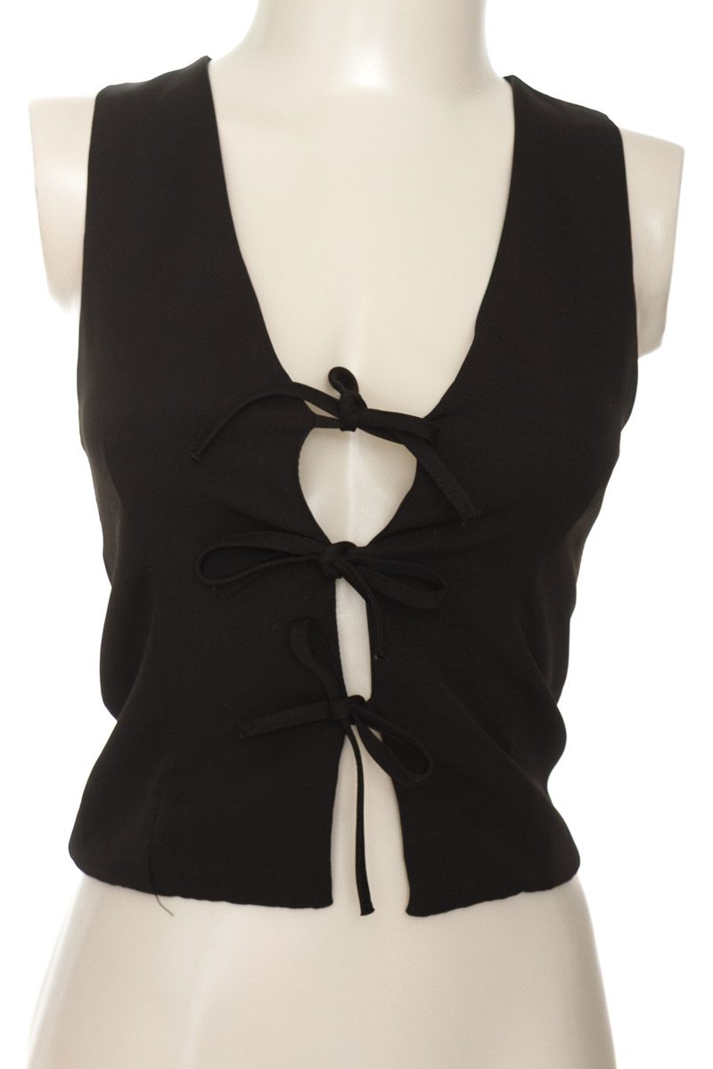 Top / Camiseta color Negro - Closeando