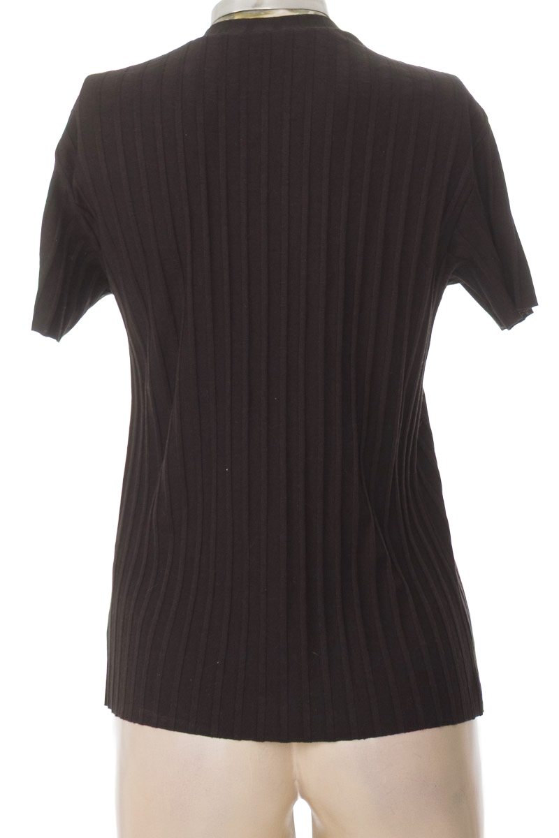 Top / Camiseta color Negro - Closeando