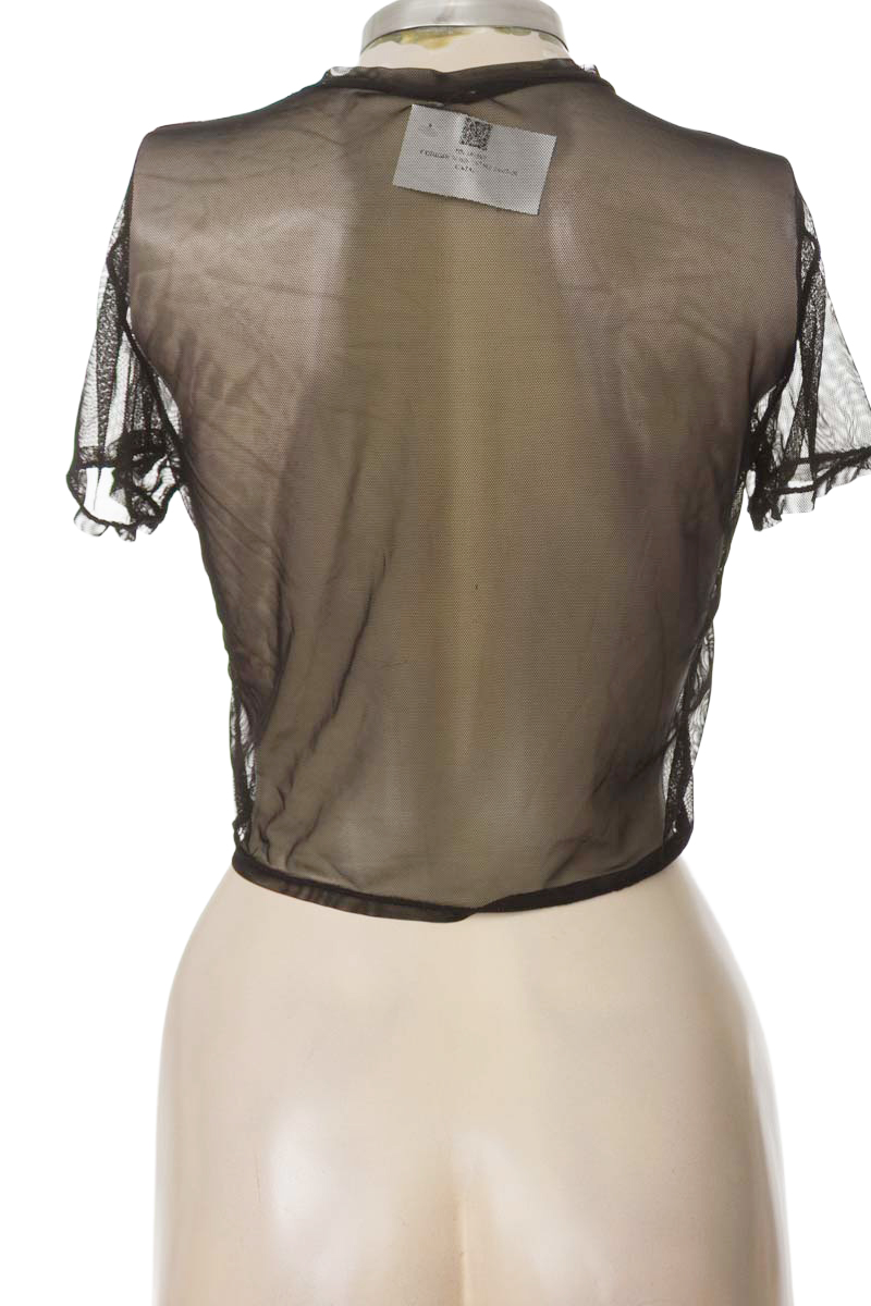 Top / Camiseta color Negro - Closeando