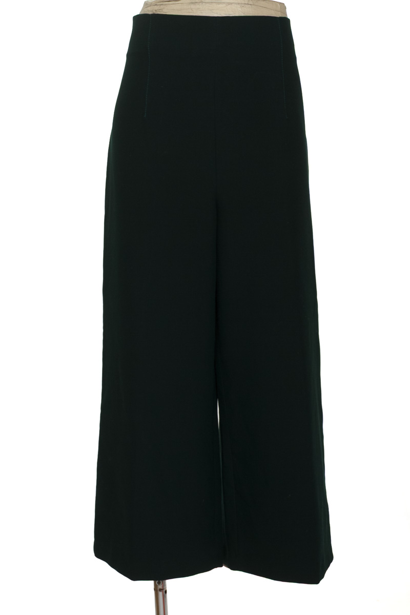 Pantalones color Verde - Zara
