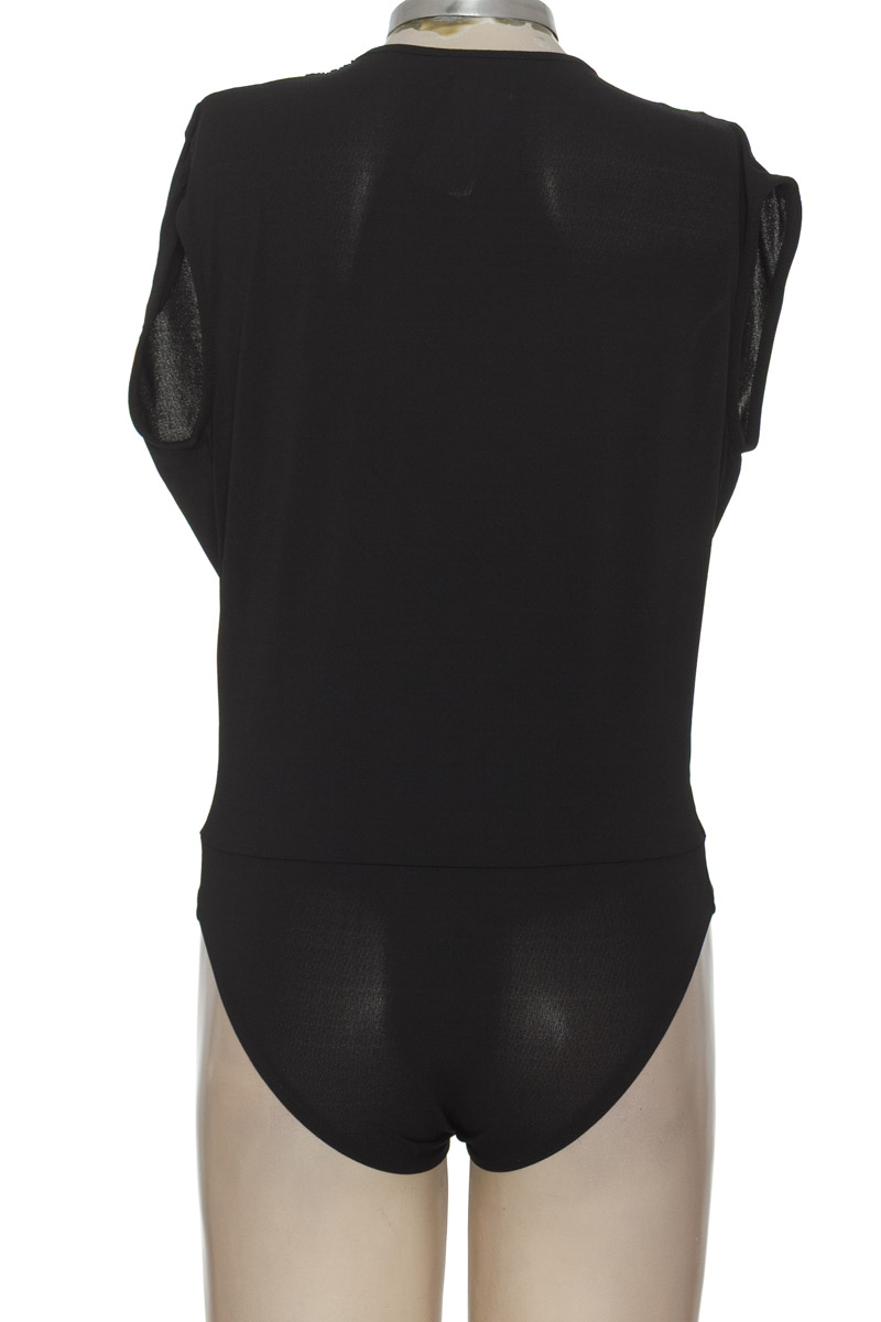 Top / Camiseta color Negro - Zara