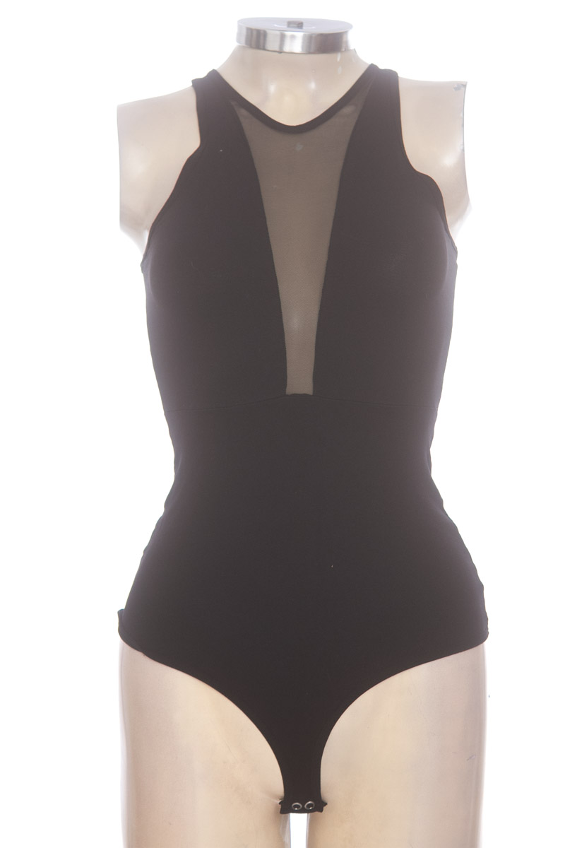 Top / Camiseta color Negro - SAMSARA