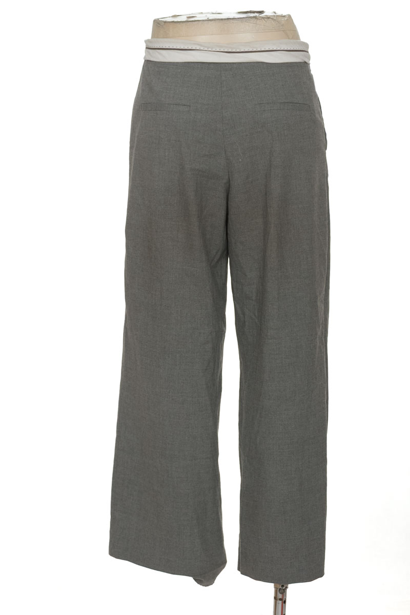 Pantalones color Gris - Stradivarius