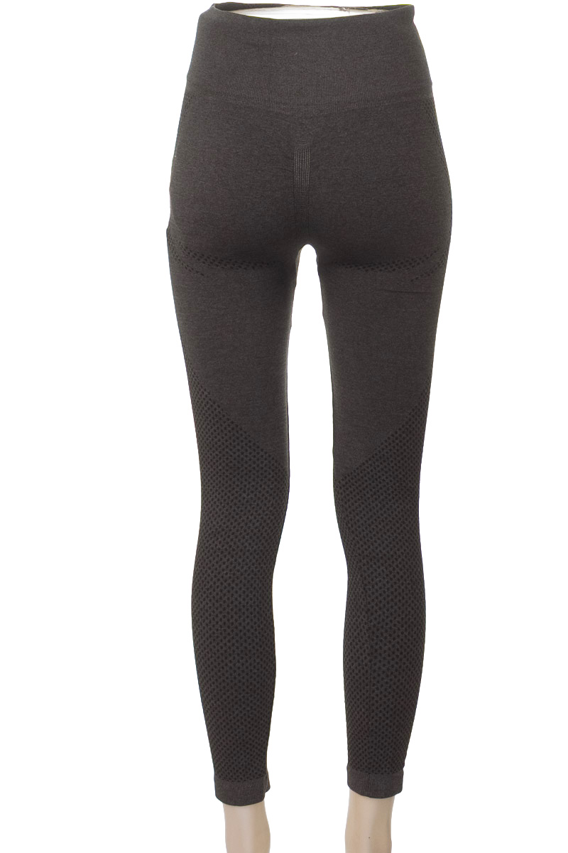 Ropa Deportiva / Salida de Baño color Gris - Closeando