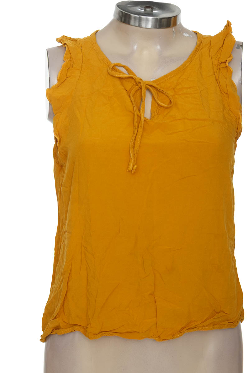 Top / Camiseta color Mostaza - University Club