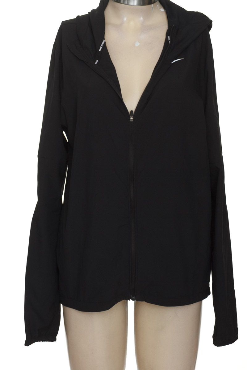 Ropa Deportiva / Salida de Baño color Negro - Nike