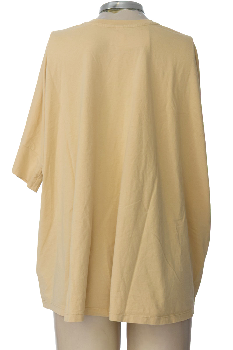 Top / Camiseta color Beige - UNIQLO