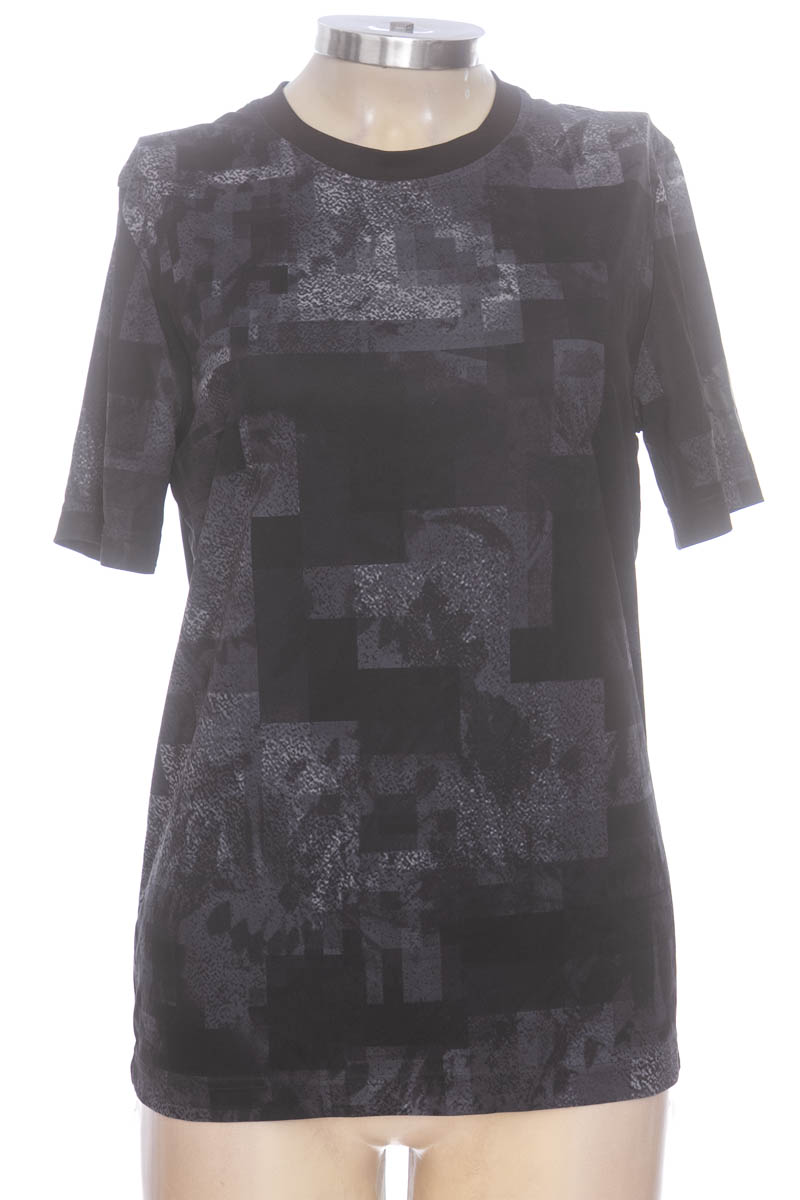 Ropa Deportiva / Salida de Baño color Negro - Adidas