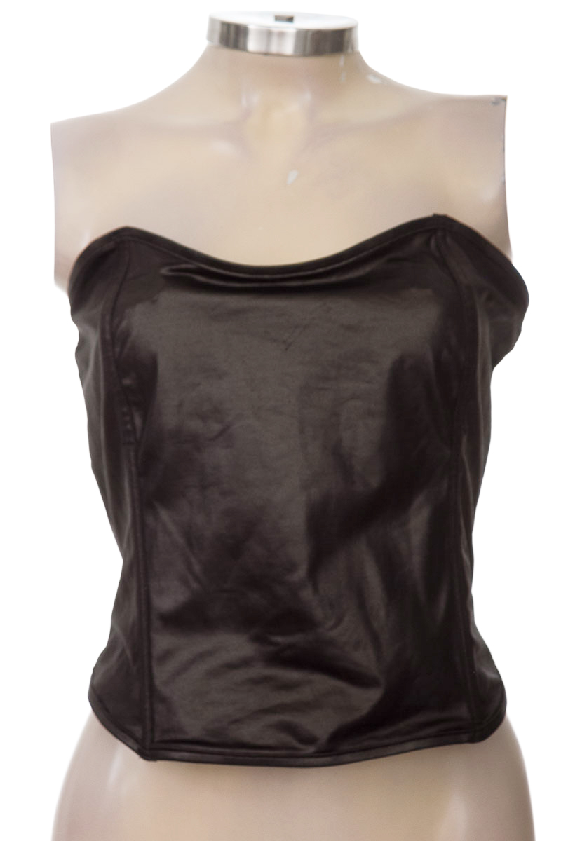 Top / Camiseta color Negro - Carmel