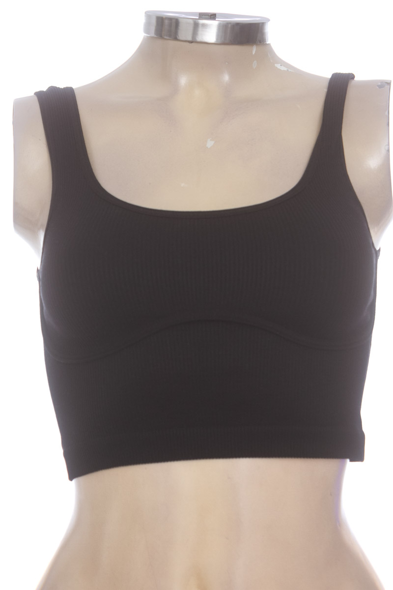 Top / Camiseta color Negro - Closeando